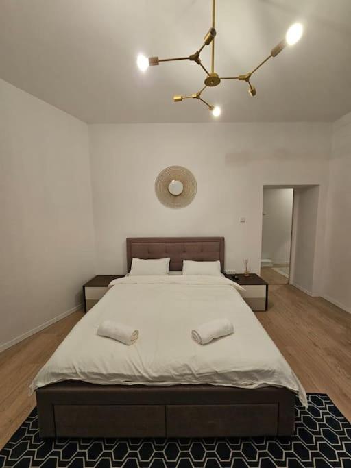 Heart Of City Center 4Br 2Bath 10 Pers Бухарест Экстерьер фото