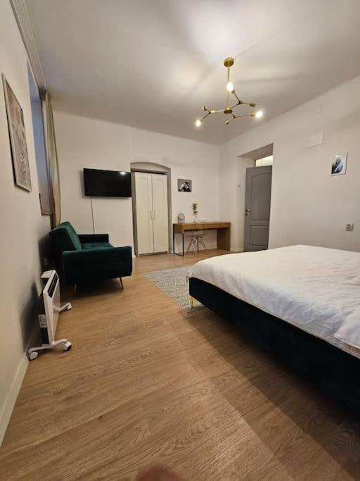 Heart Of City Center 4Br 2Bath 10 Pers Бухарест Экстерьер фото