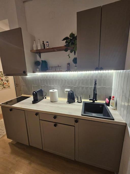 Heart Of City Center 4Br 2Bath 10 Pers Бухарест Экстерьер фото